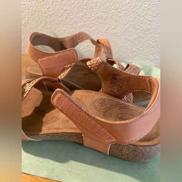 Taos~Trulie~Cantaloup~Soft Leather~Sandal~Hook & Loop Velcro Close~Size 9 - 9.5 - Picture 12 of 16